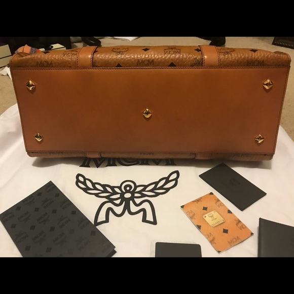 Sold MCM tote 💯 authentic - Picture 3 of 6